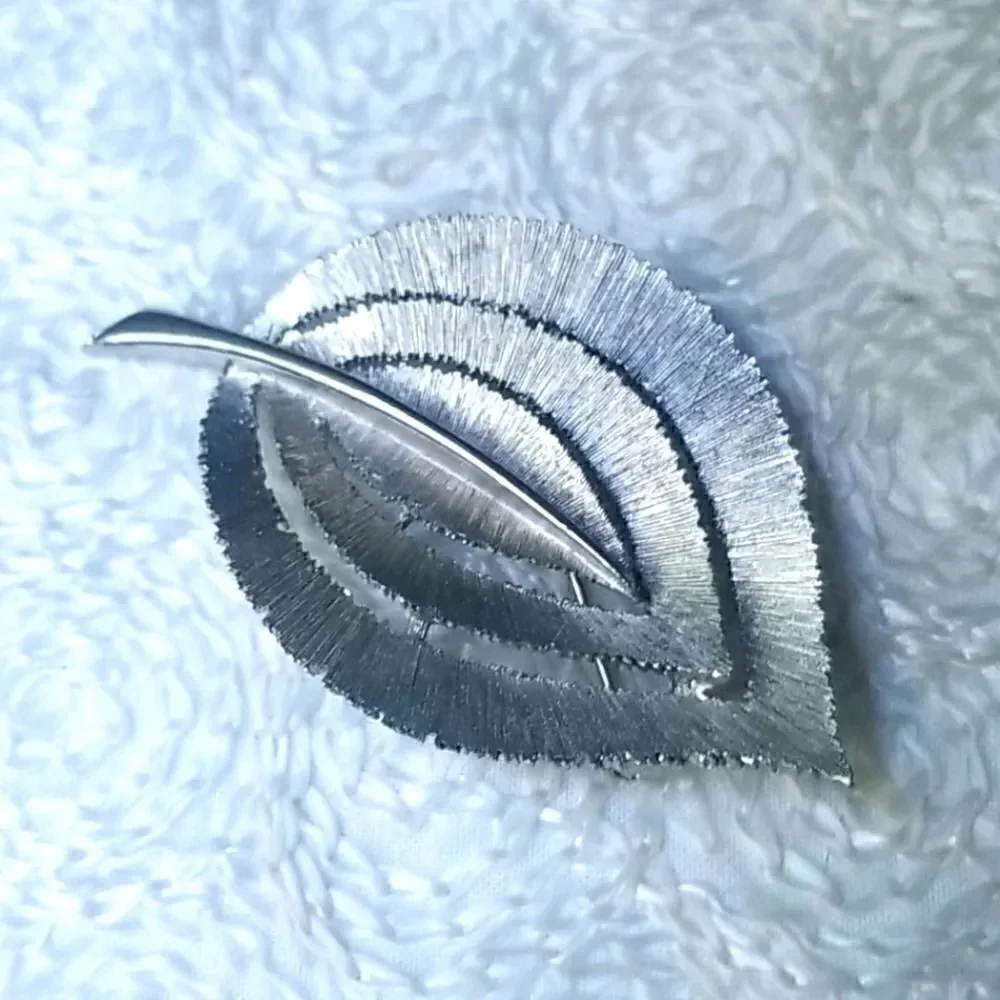 Vintage JJ Silver Leaf Lined Stem Pin Brooch